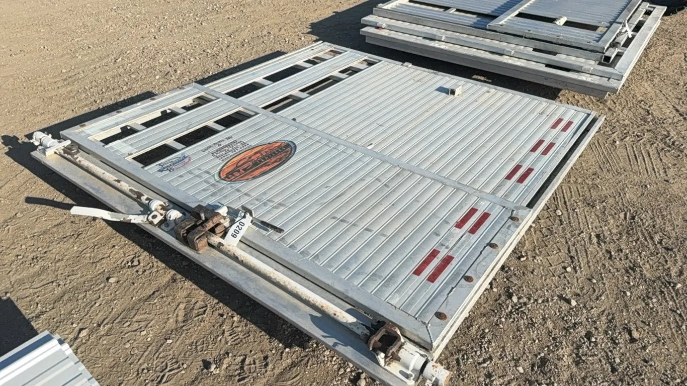 ID 0209 Sundowner Alum Rear Trailer Door
