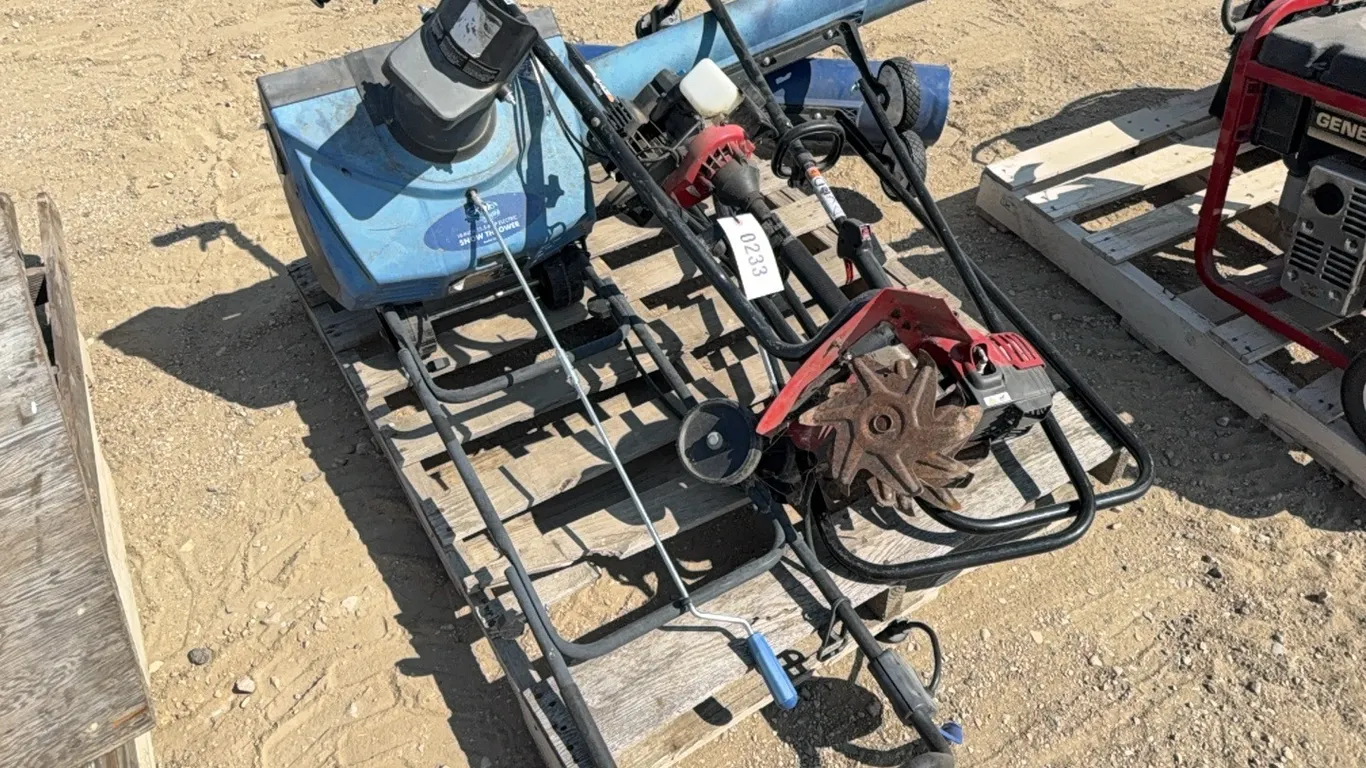 ID 0233 Pallet of Yard Tools