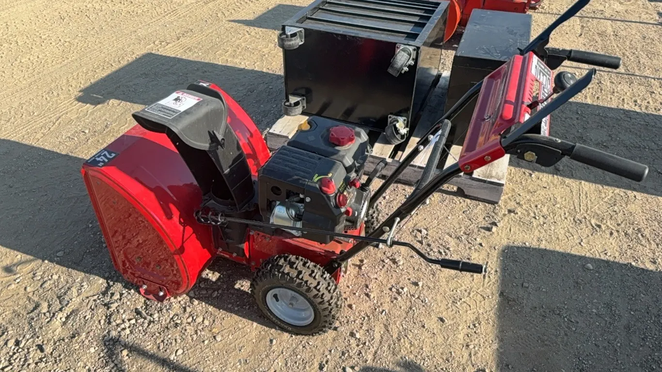 ID 0235 Yard Machine 24in Snow Blower