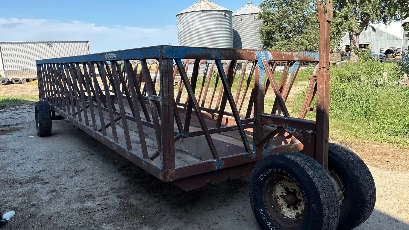 Johnson Manufacturing Portable Hay Feeder