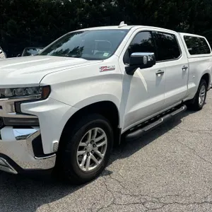 2019 Chevrolet Silverado 1500 Crew Cab Pickup Truck with Cap