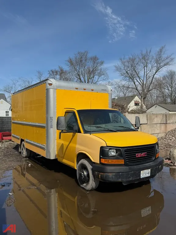 2010 GMC Savana Box Truck