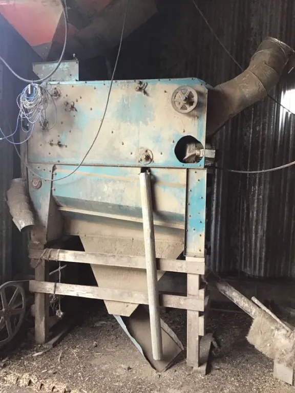 Carter Day 245 roller cleaner, approx 200 bu/hr, multi screens, MOTOR NOT INCLUDED, see lot details