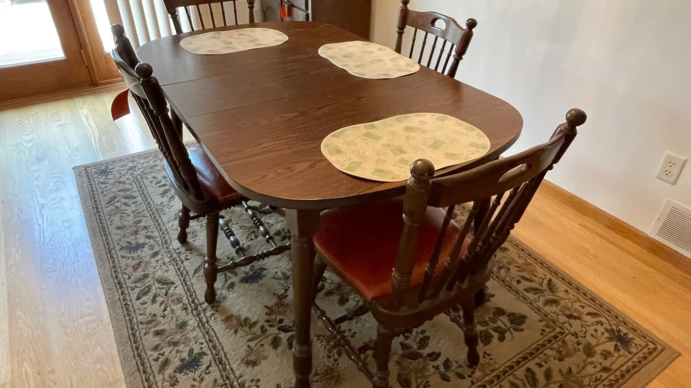 Dining Room Table with (4) Chairs