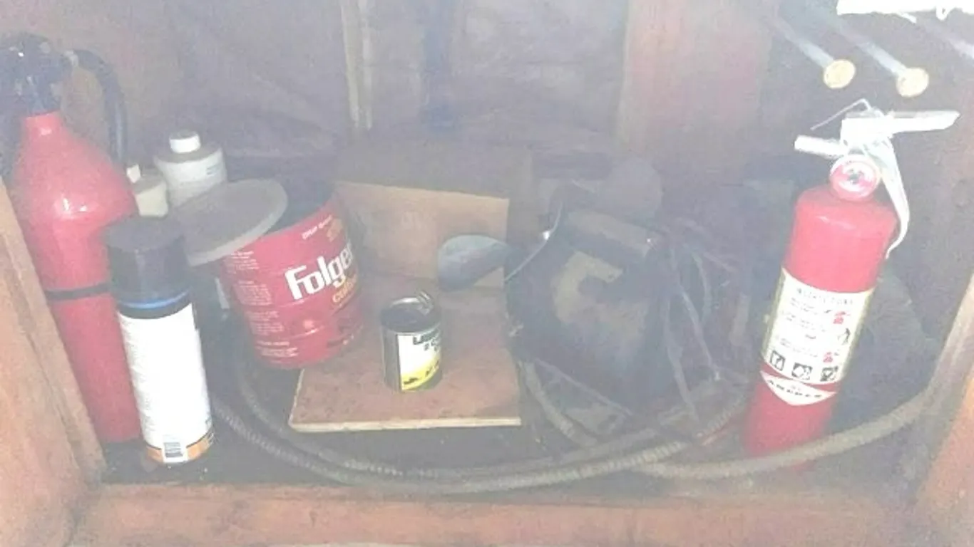 (2) Electric Motors and (2) Fire Extinguishers
