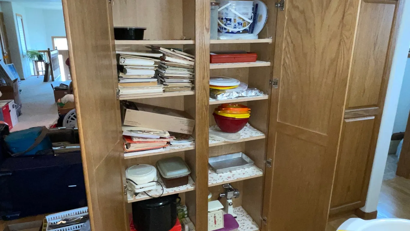Contents of (2) Lower Cabinet Doors