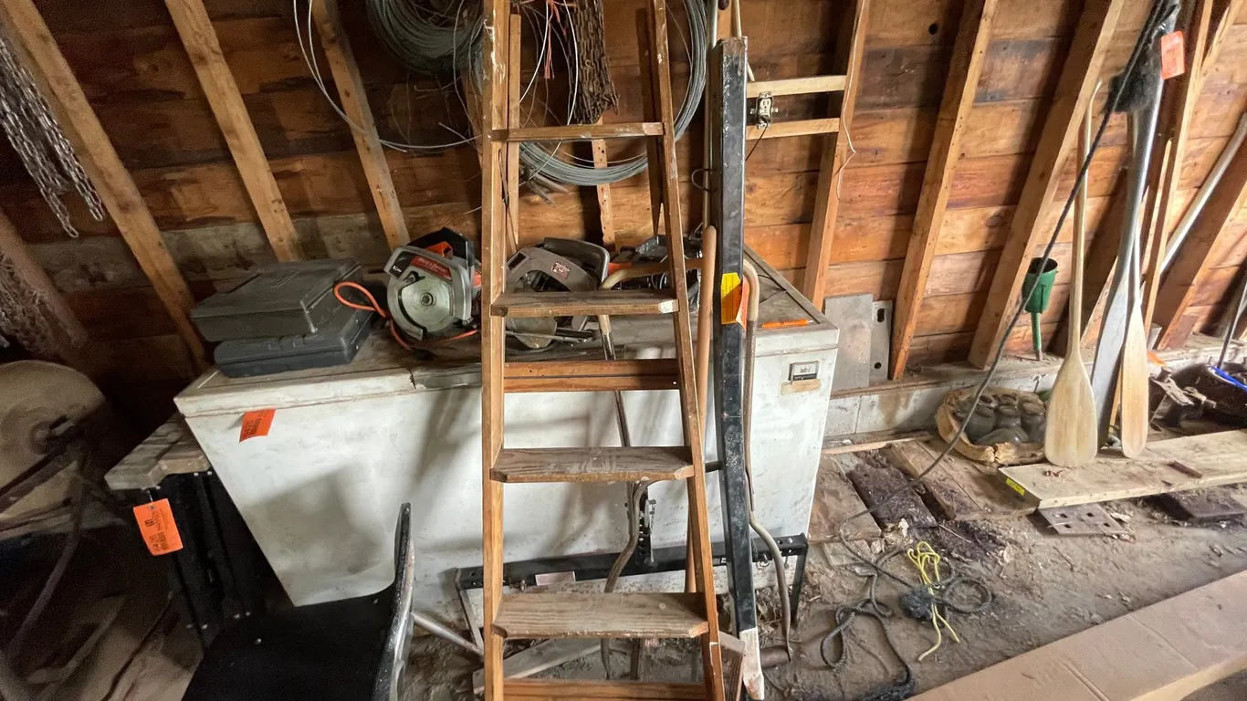 Wood 6' Step Ladder