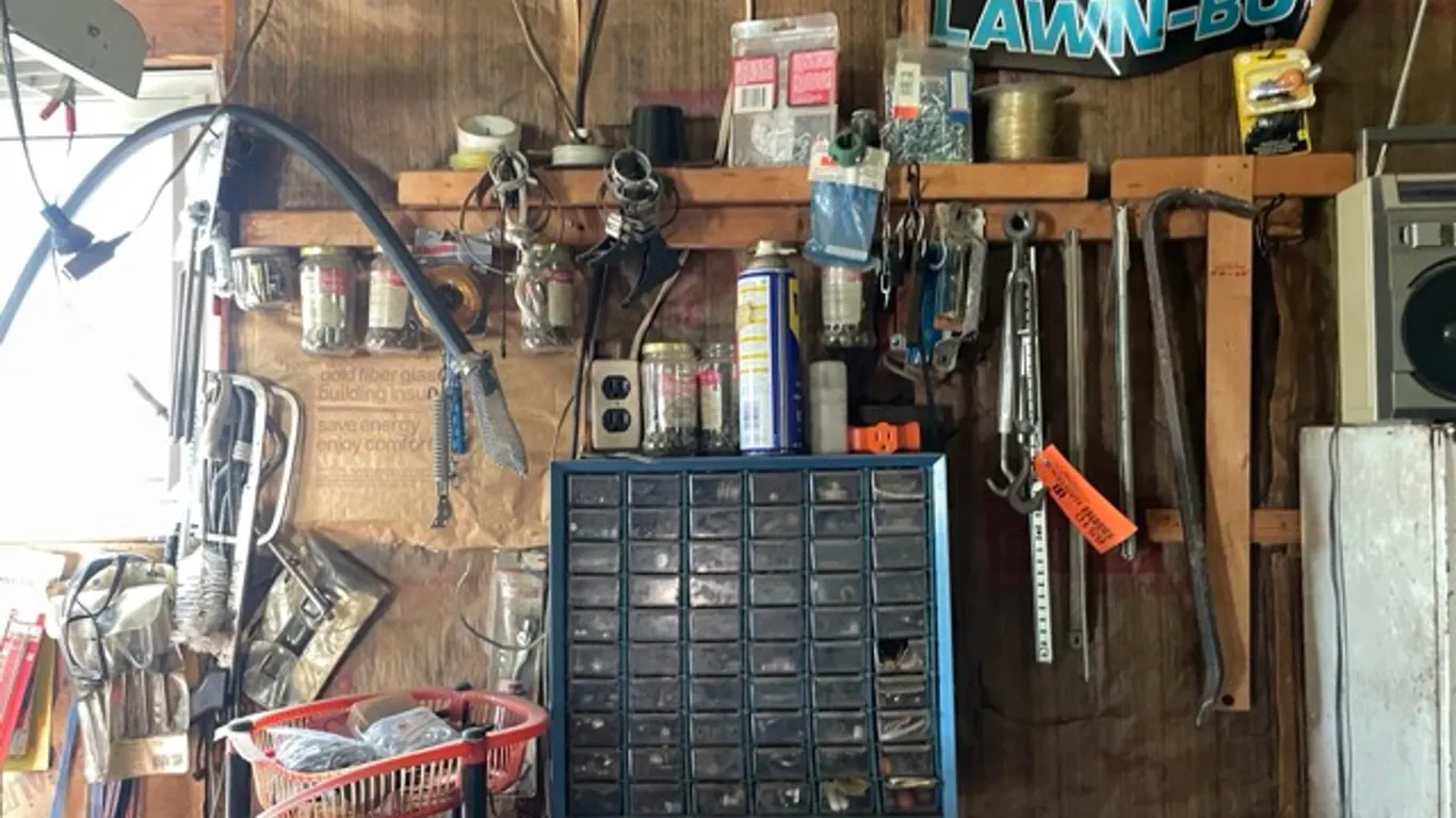 Contents on Wall