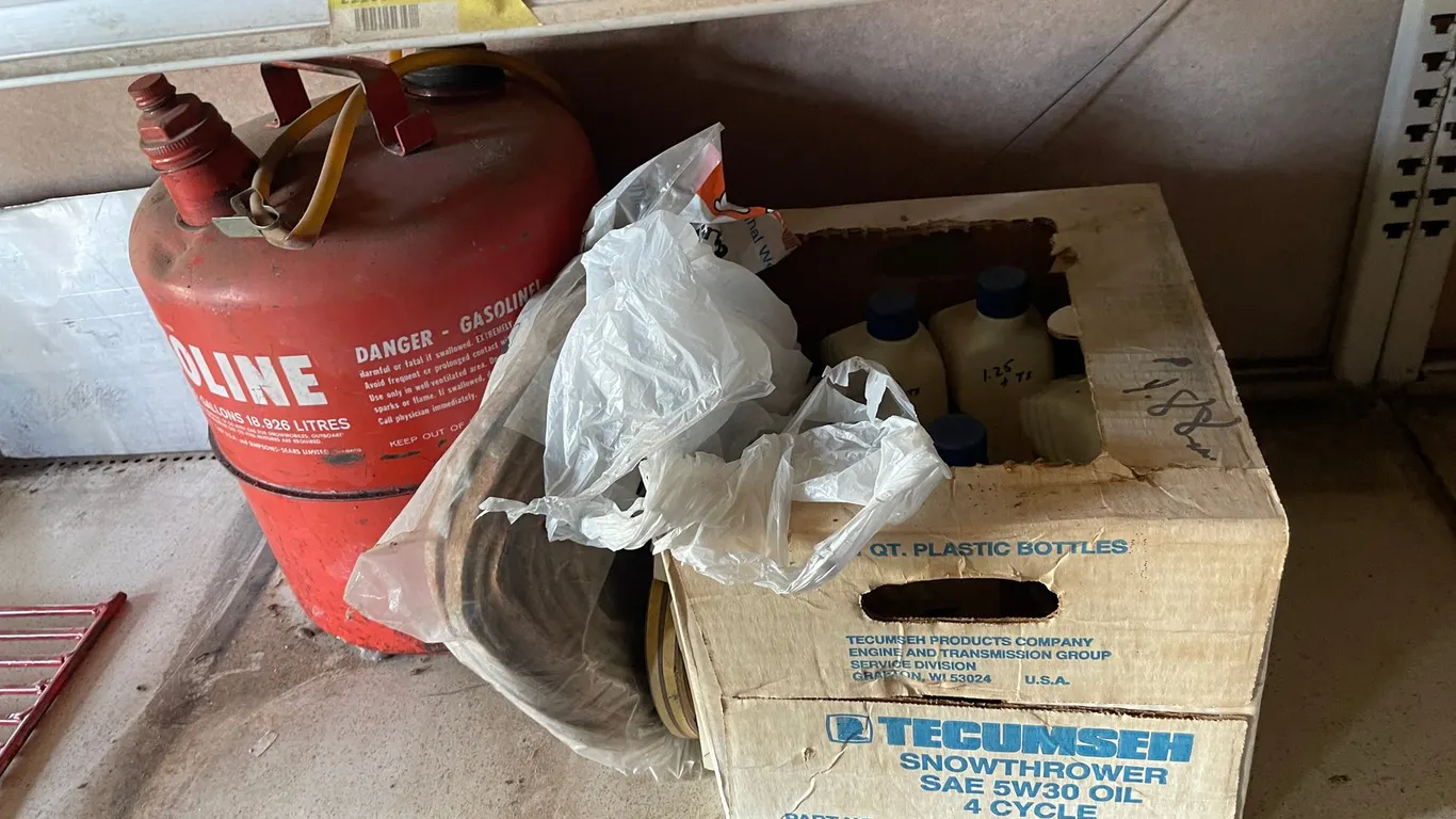 Craftsman 5 Gallon Metal Gas Can, Motor Oil, and Weather Stripping
