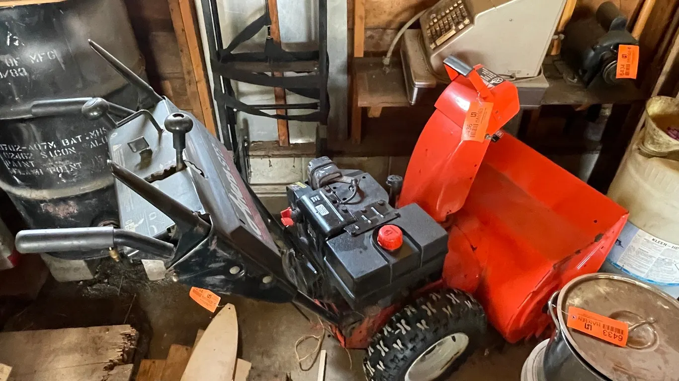 Ariens ST824 Snowblower