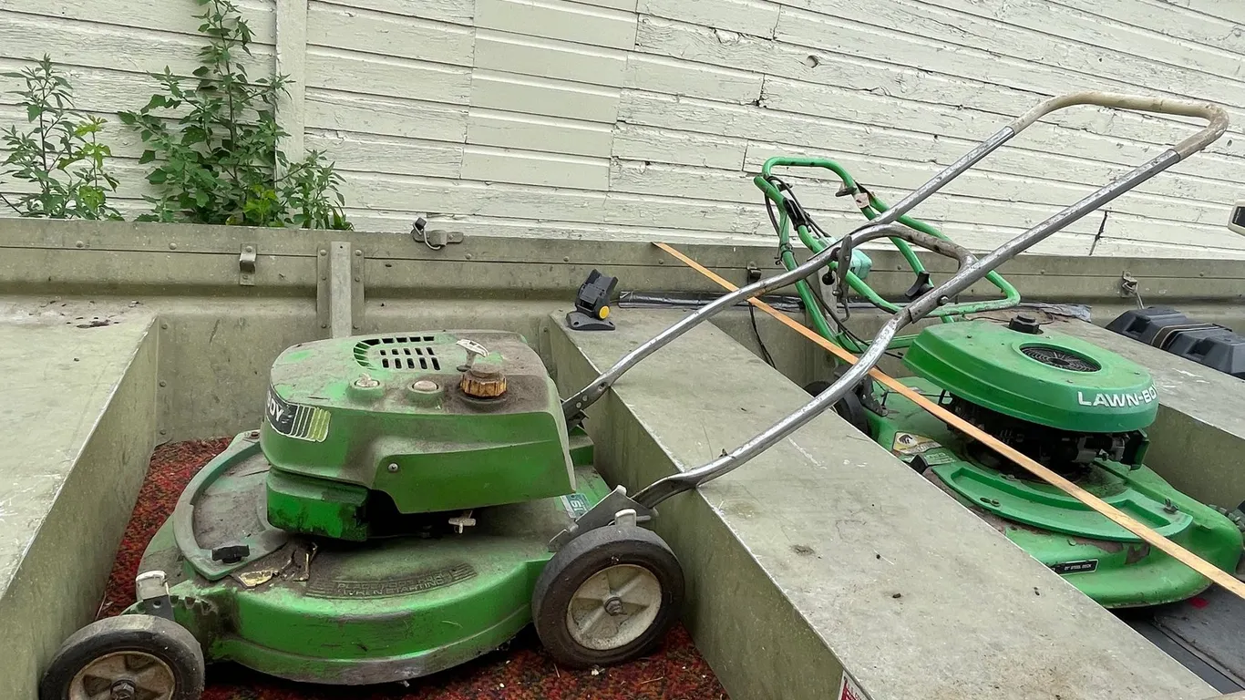 (2) Lawn Boy Push Lawn Mowers
