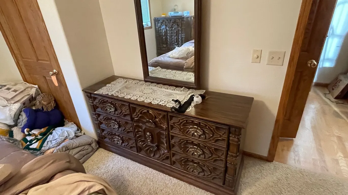 (3) Piece Full Size Bed Set