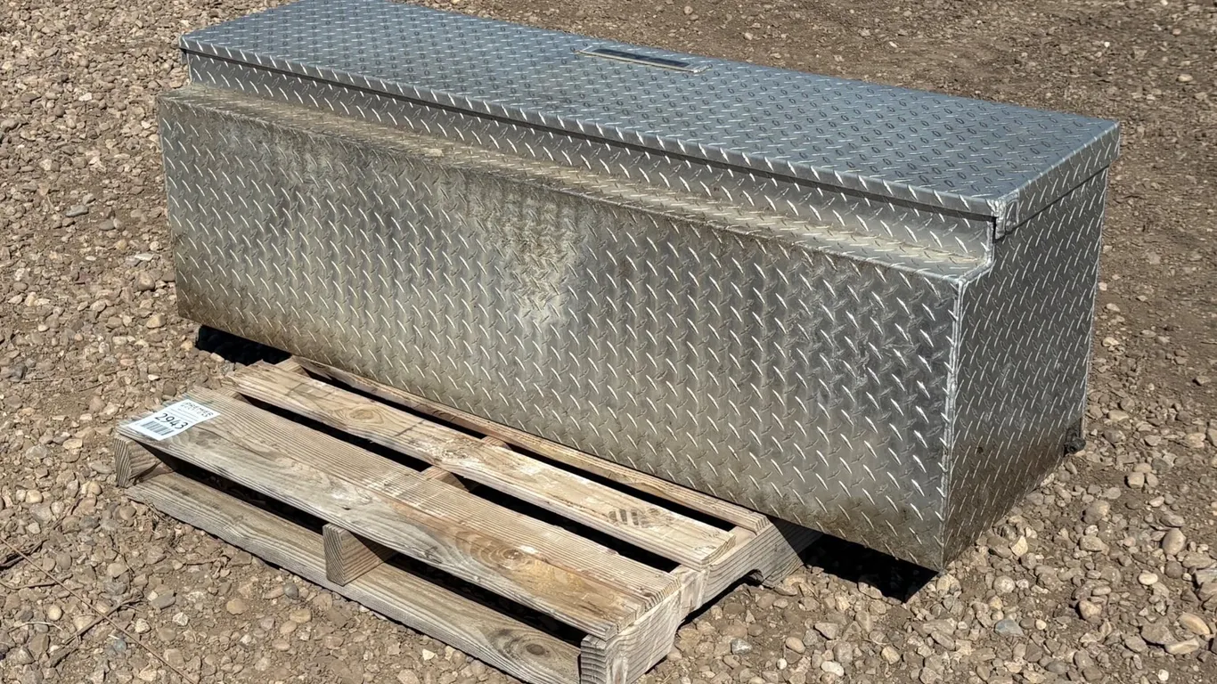 Truck Box Toolbox/ 40gal Fuel Tank