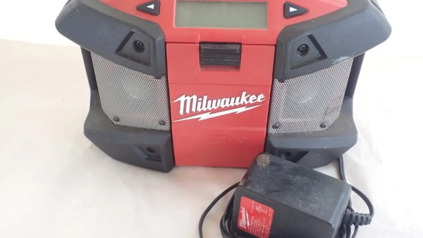 Milwaukee M12 Jobsite Radio