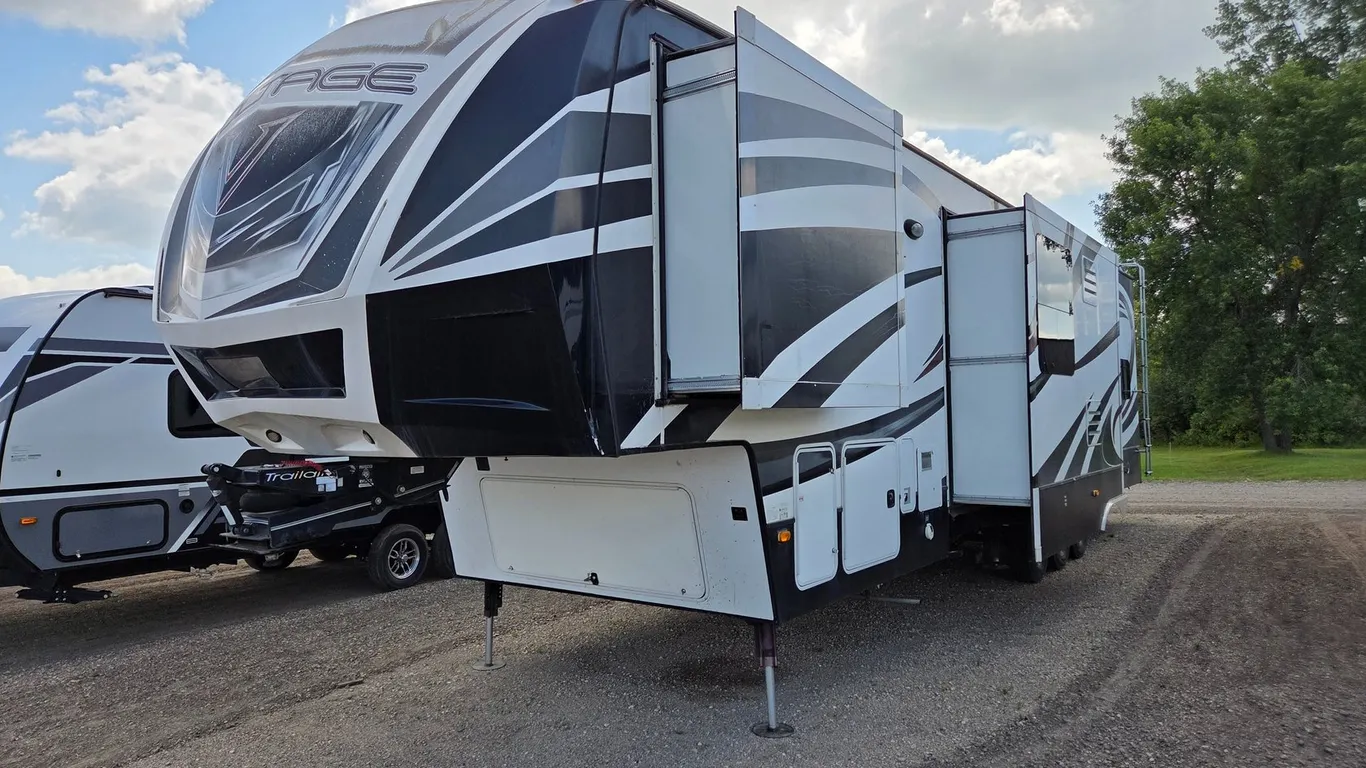 2014 DUTCHMAN VOLTAGE V3895