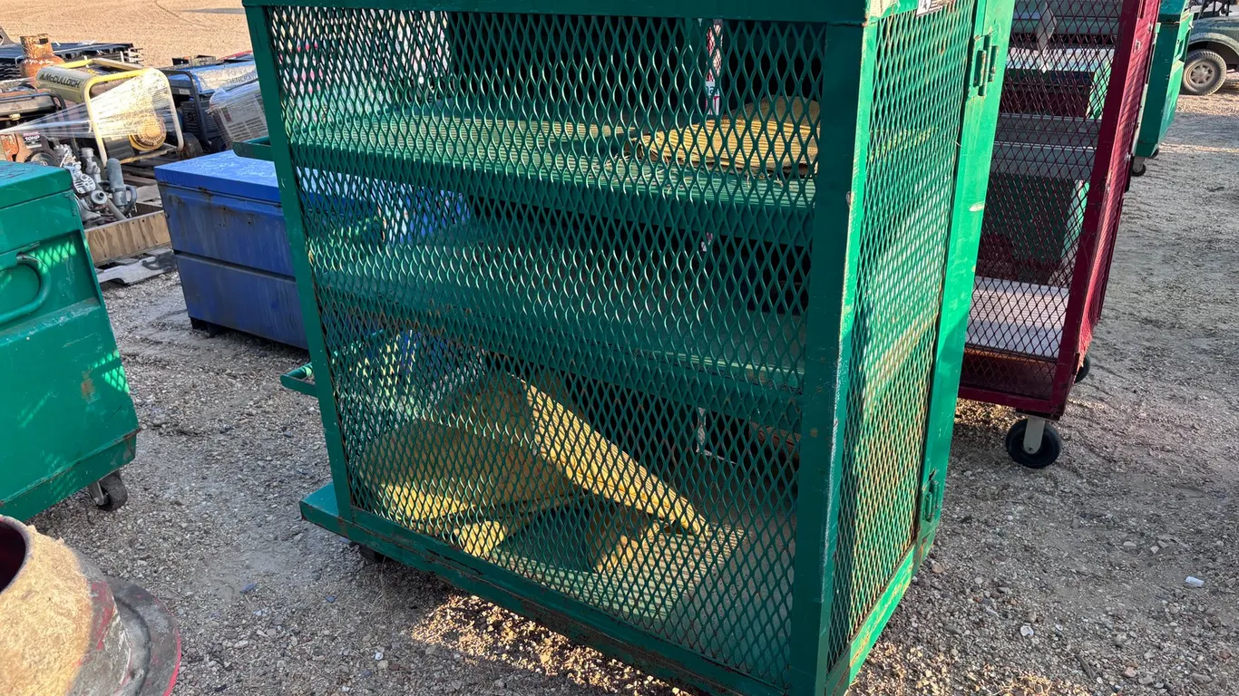 ROLL AROUND CASED RACK