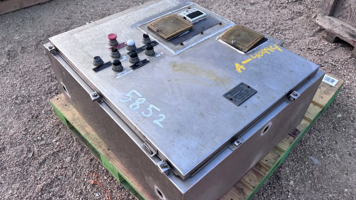 INDUSTRIAL BREAKER BOX