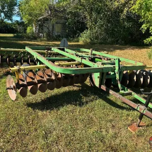 John Deere 210 Disk - 14'