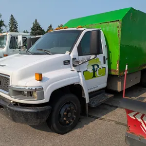 2003 GMC C5500 Wood Chipper Truck