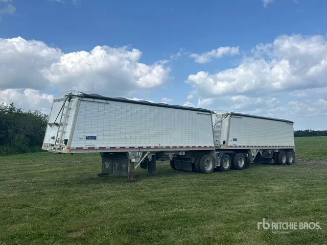 2020 Wilson Prairie XT Super B-Train Grain Trailer