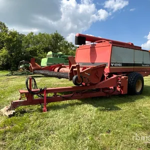 1986 Versatile Transaxial 2000 Pull-Type Combine Harvester (Inoperable)