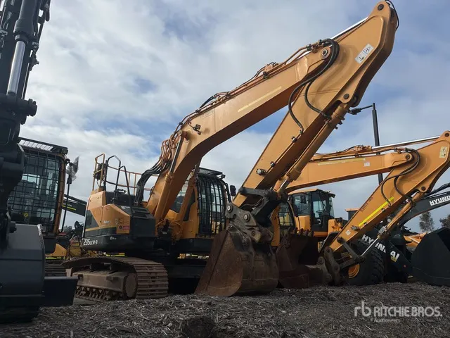2018 Hyundai Robex 235-9 Tracked Excavator