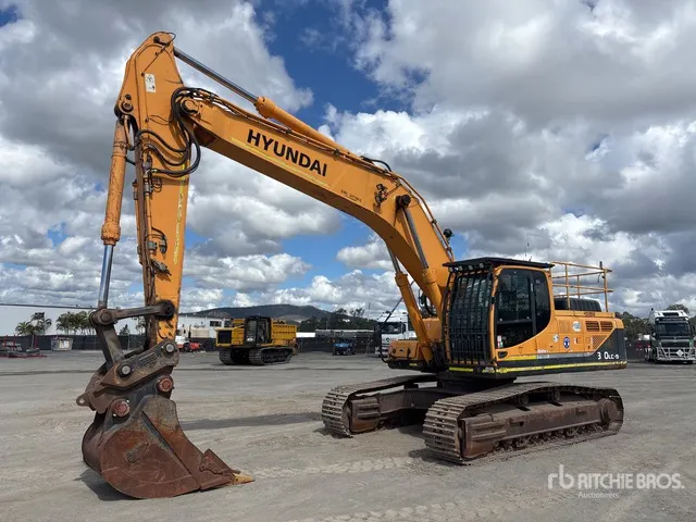 2017 Hyundai Robex 320LC-9 Tracked Excavator
