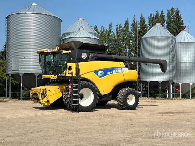 2010 New Holland CR9080 Combine Harvester