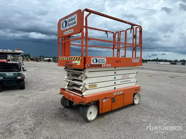 2016 Snorkel S4732E Electric Scissor Lift