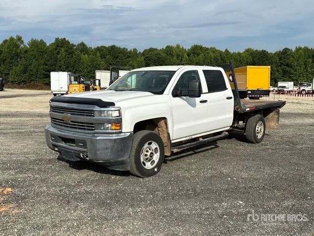 2015 Chevrolet Silverado 2500HD 4x2 Crew Cab Flatbed Truck
