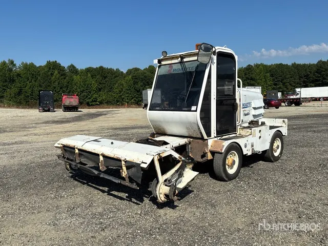 2016 Roadtec FB-100 Self-Propelled Broom
