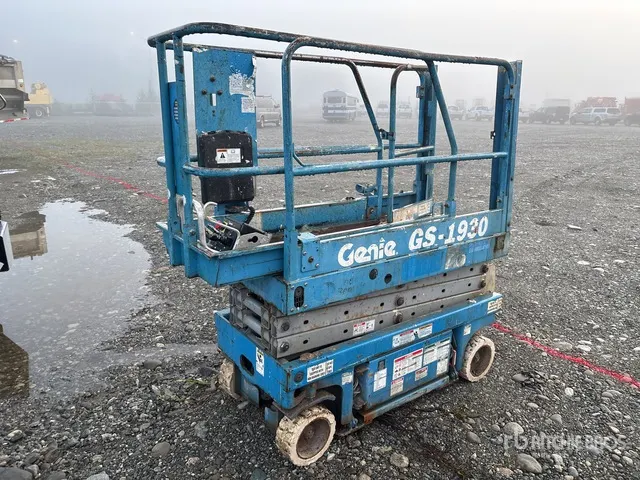 2000 Genie GS1930 Electric Scissor Lift
