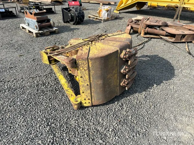 52 in Clamshell Grapple