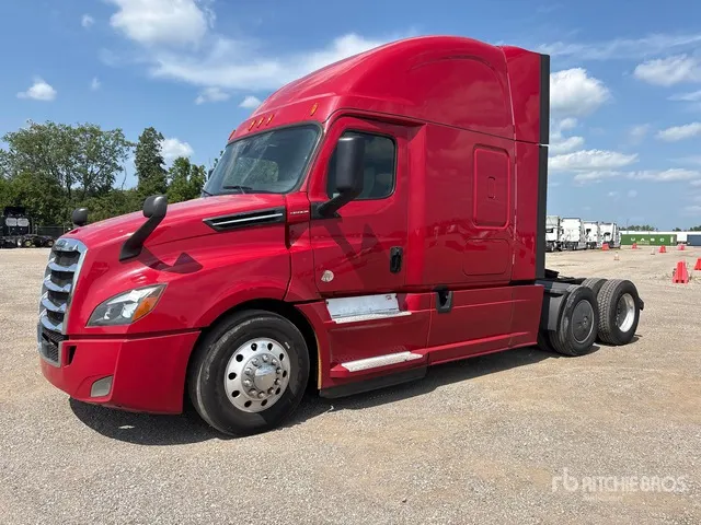 2020 Freightliner Cascadia 126 6x4 T/A Sleeper Truck Tractor