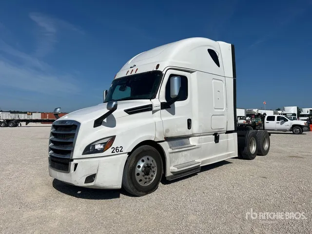 2020 Freightliner Cascadia 126 6x4 T/A Sleeper Truck Tractor