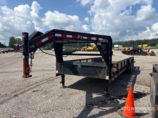 2014 PJ 14000 lb 24 ft T/A Gooseneck Equipment Trailer