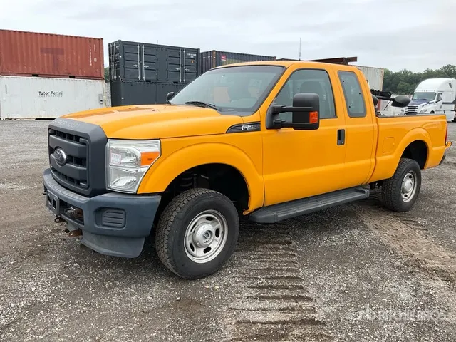 2015 Ford F-250 XL 4x4 Extended Cab Pickup