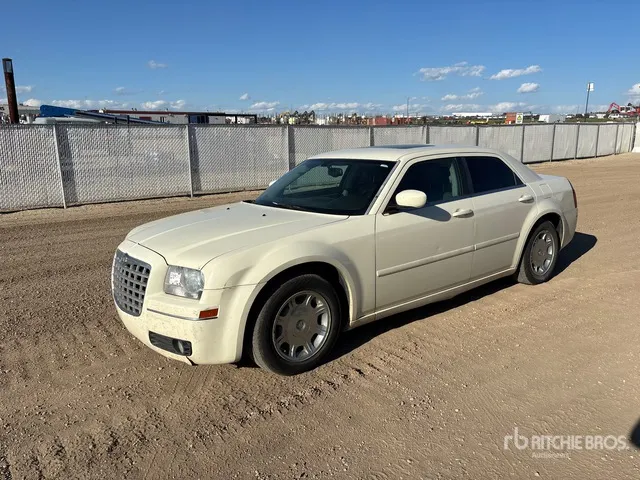 2005 Chrysler 300 Automobile
