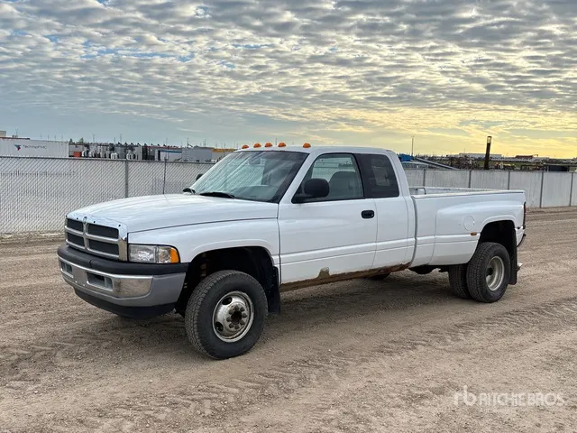 1998 Dodge 3500 ST 4x4 Extended Cab Pickup