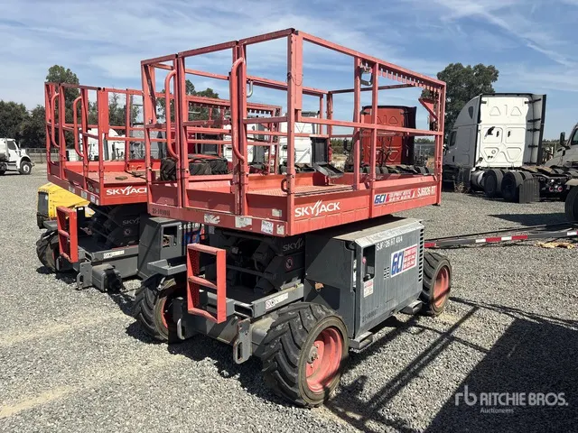 2018 Skyjack SJ6826 RT Dual Fuel Scissor Lift