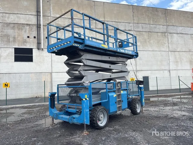 2014 Genie GS-5390 4x4 Diesel Scissor Lift