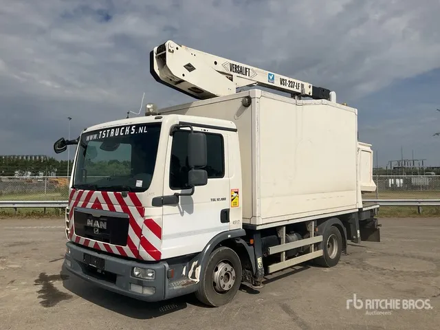 2009 Versalift VST237LF 255 kg Straight Boom on 2010 MAN TGL 12.180 4X2 4x2 Boom Truck