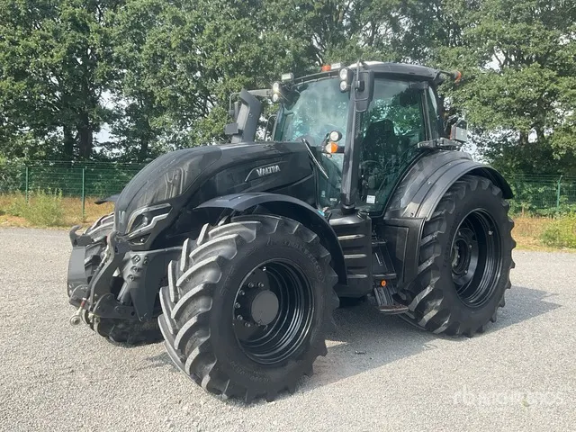 2022 Valtra T255 Versu 4WD Tractor