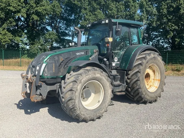 2013 Valtra T213V 4WD Tractor