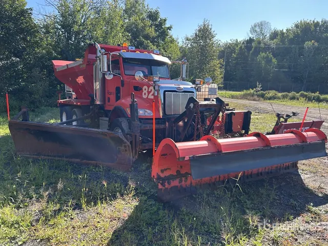 2006 Peterbilt 335 Snow Plow Truck