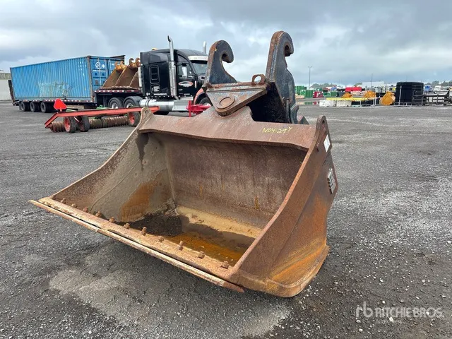 2018 NYE 30TL7 72 in Q/C Hydraulic Tilting Excavator Bucket