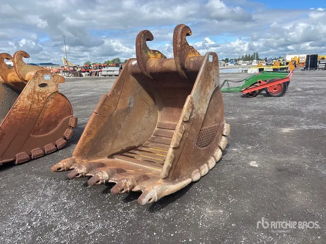 2011 Garier 54 in Q/C Digging Excavator Bucket - Fits Komatsu PC450