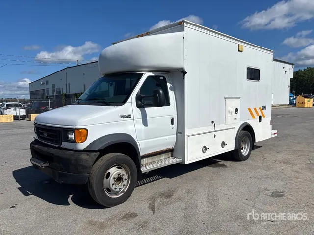 2003 Ford E-550 4x2 Service Truck