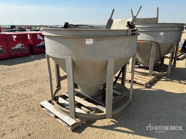 2007 MB BB22 2 1/4 CY Aluminum Side Chute Concrete Bucket