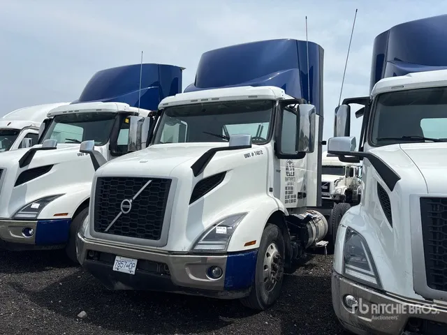 2022 Volvo VNR300 6x4 T/A Day Cab Truck Tractor